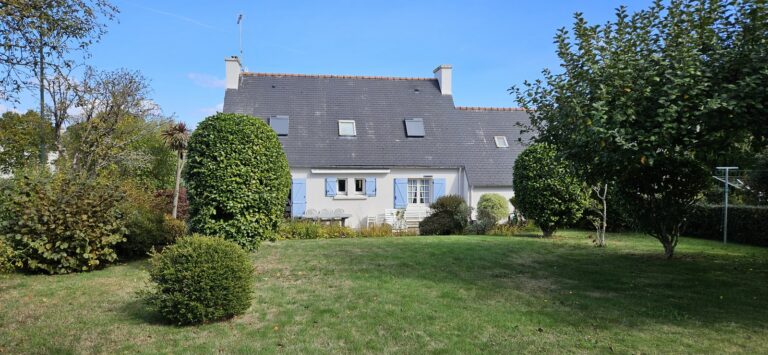 RARE – Au bourg de Poullan-sur-Mer, maison fonctionnelle offrant un habitat de plain-pied image 2