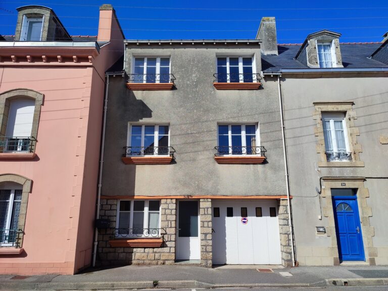 Maison de ville spacieuse à Tréboul proche commerces et écoles image 1